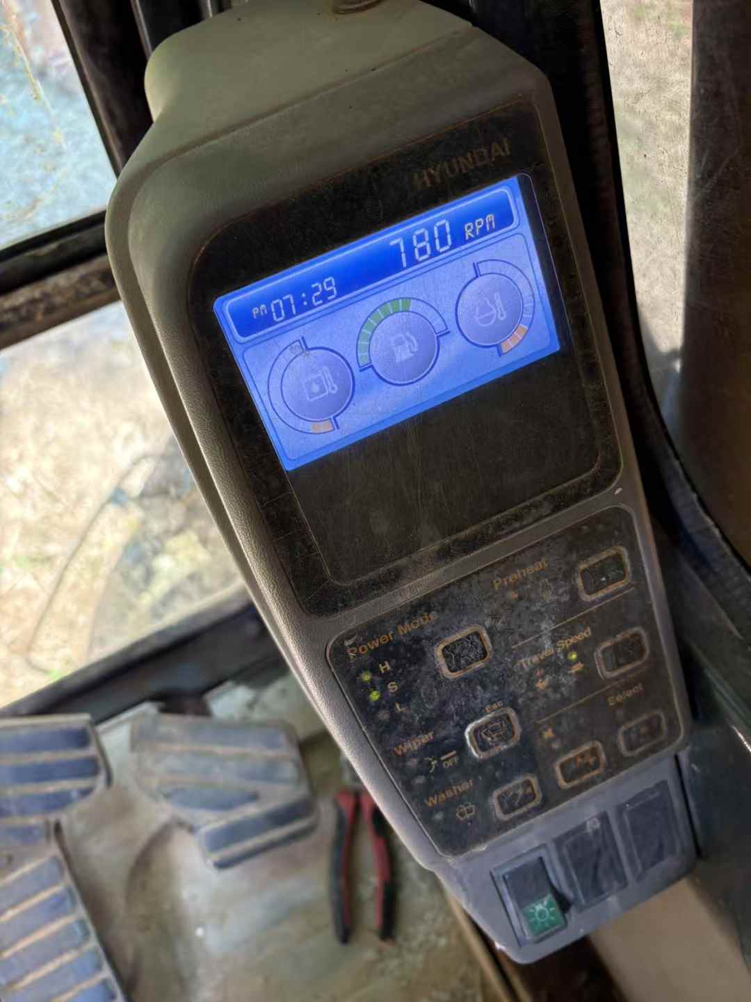 Used Hyundai R110-7 Excavator 2016 Model / 4