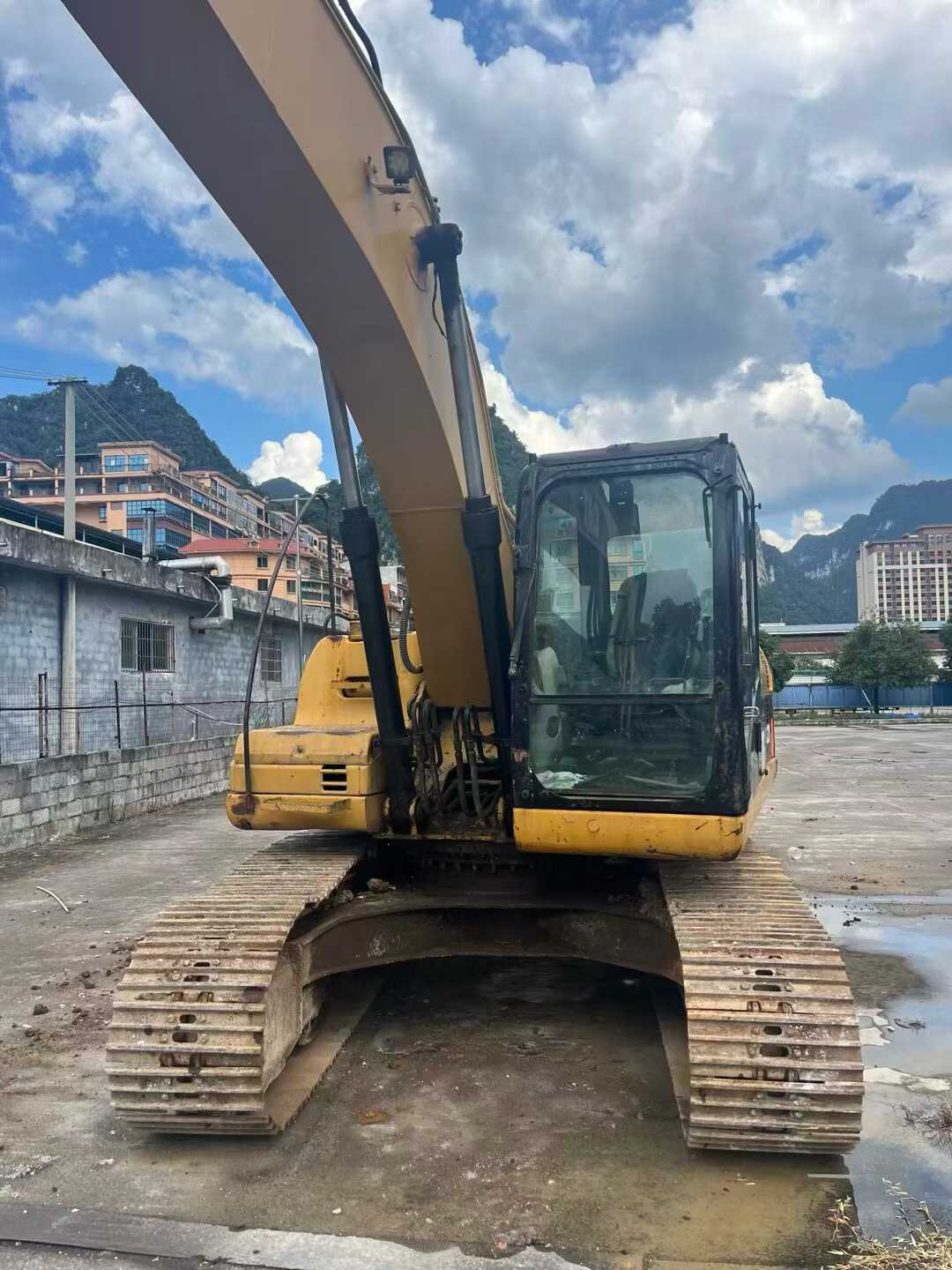 Used Caterpillar CT20 Excavator 2016 Model / 3