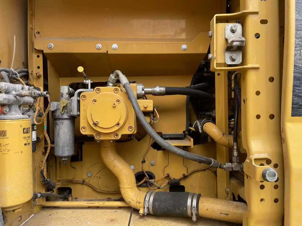 Used Caterpillar 323 Excavator 2018 Model / 8