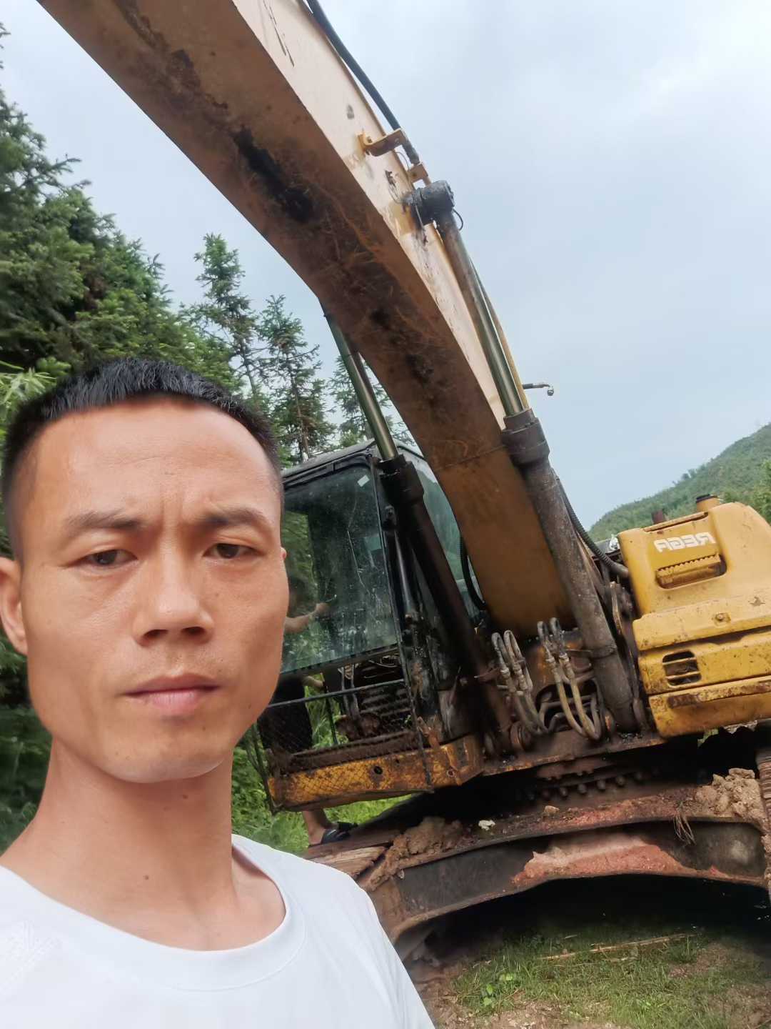 Used Caterpillar 323 Excavator 2016 Model / 4