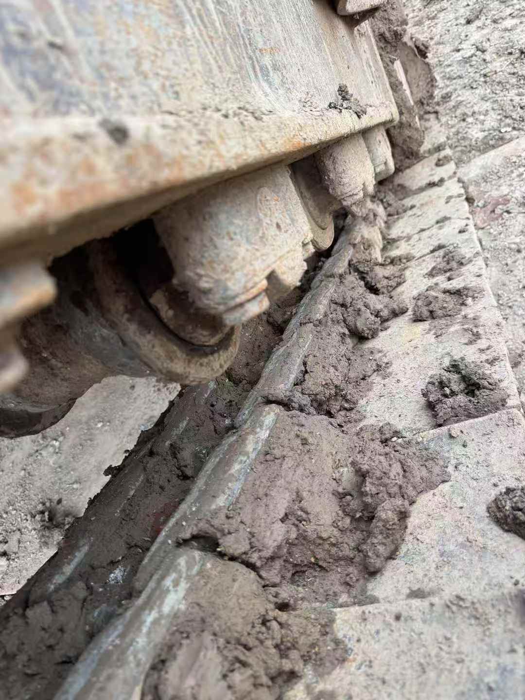 Used Hyundai R215-7 Excavator 2012 Model / 7