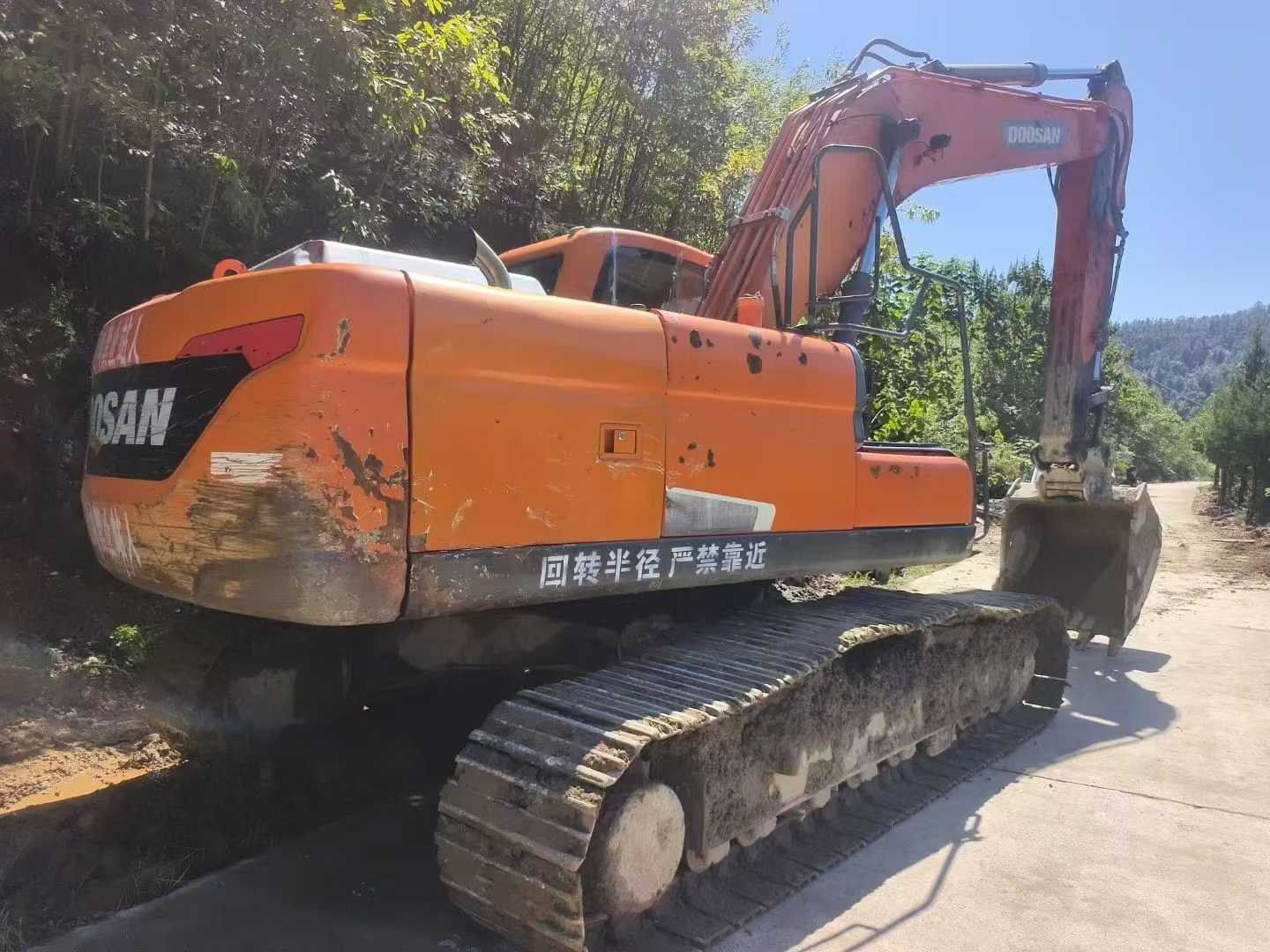 Used Doosan DH220 Excavator 2015 Model / 3
