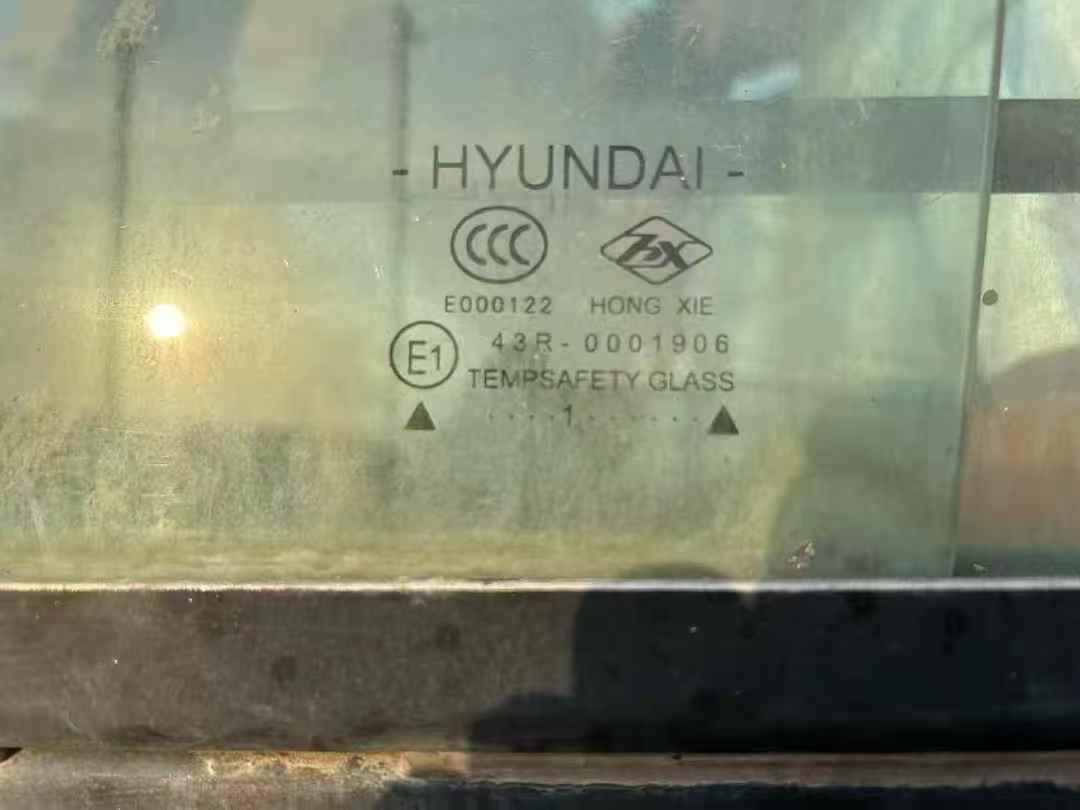 Used Hyundai R215-7 Excavator 2011 Model / 4