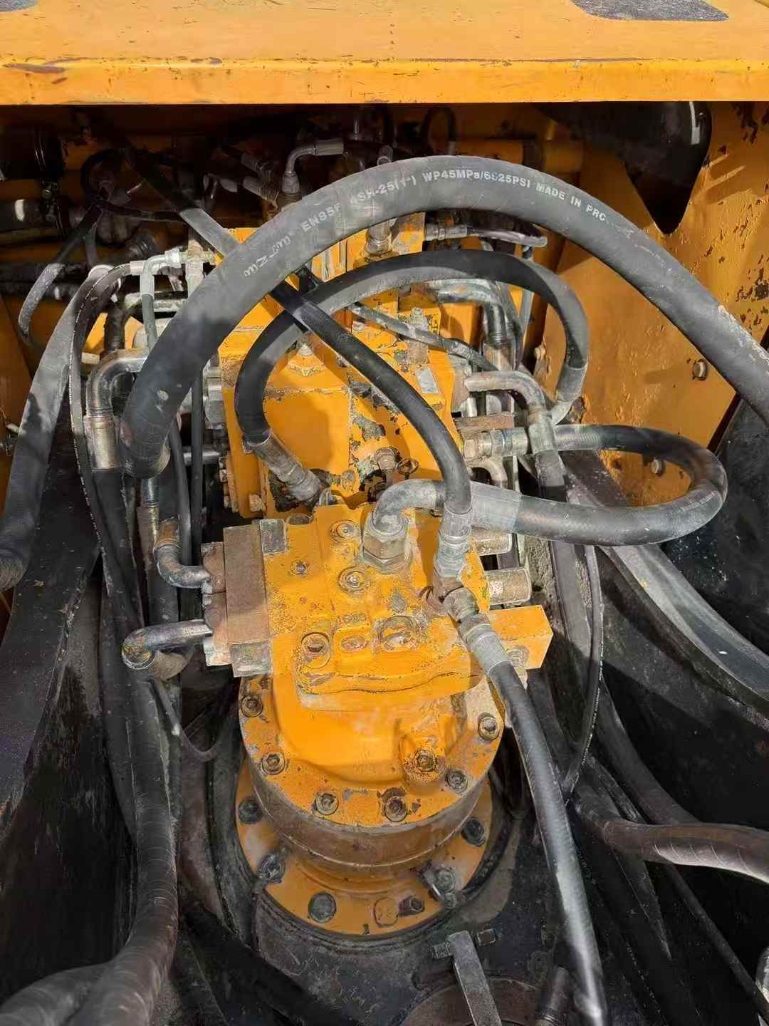 Used Hyundai R215-7 Excavator 2012 Model / 5