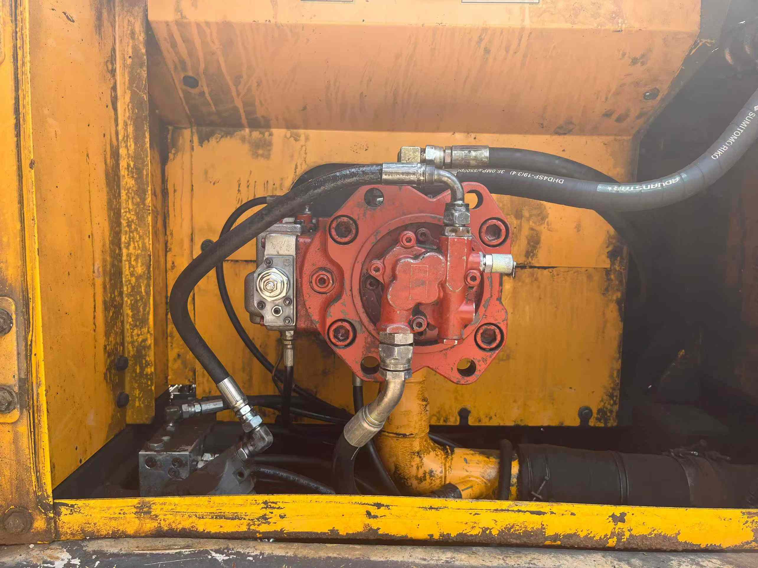 Used Hyundai R215-7 Excavator 2016 Model / 4