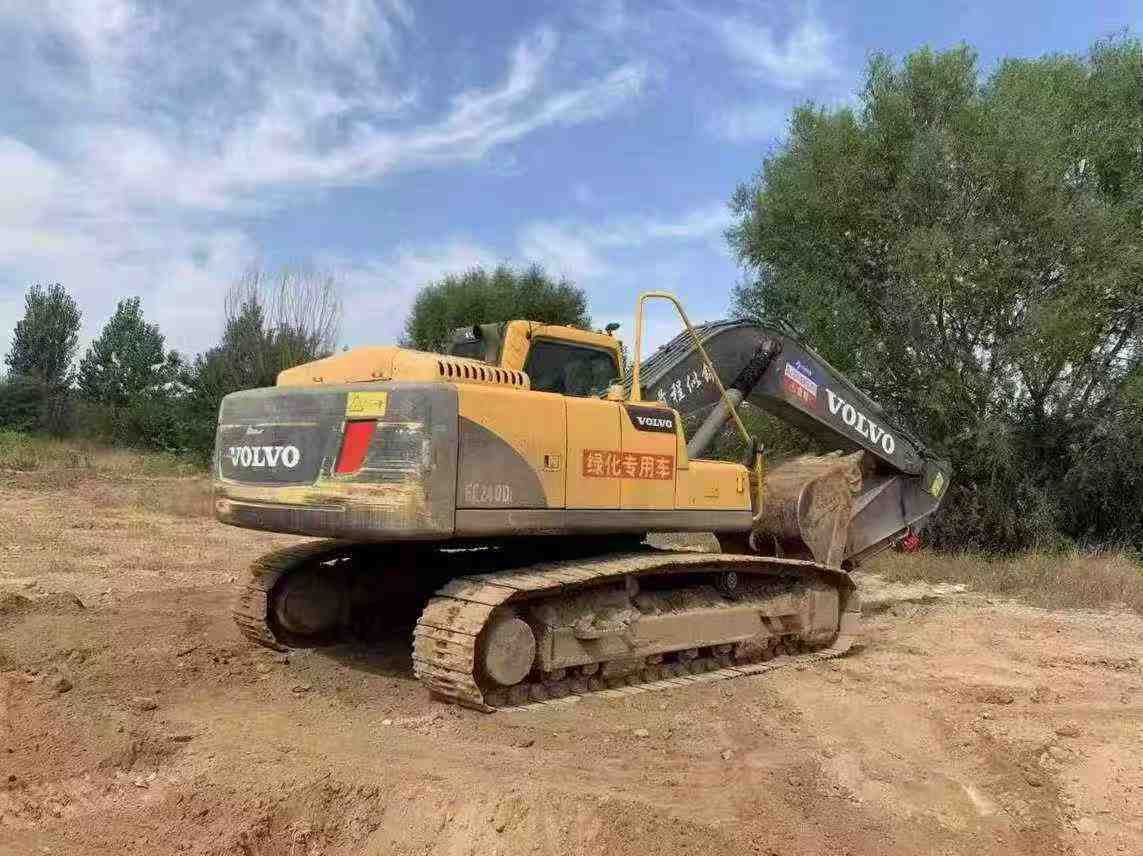 Used Volvo EC240 Excavator 2016 Model / 4