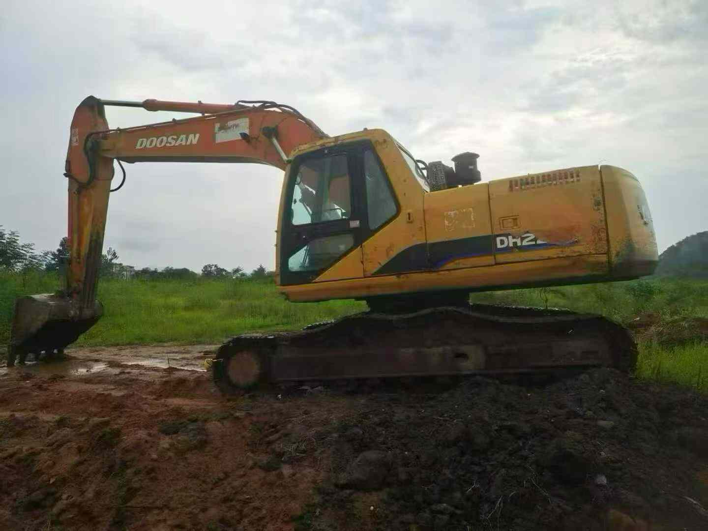 Used Doosan DH220-7 Excavator 2016 Model