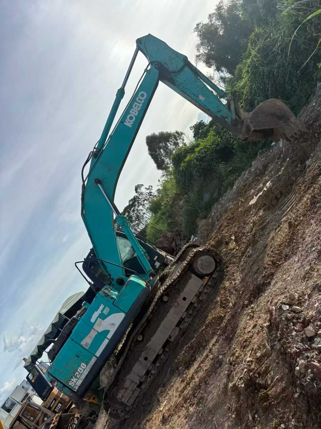 Used Kobelco SK200 Excavator 2016 Model / 2