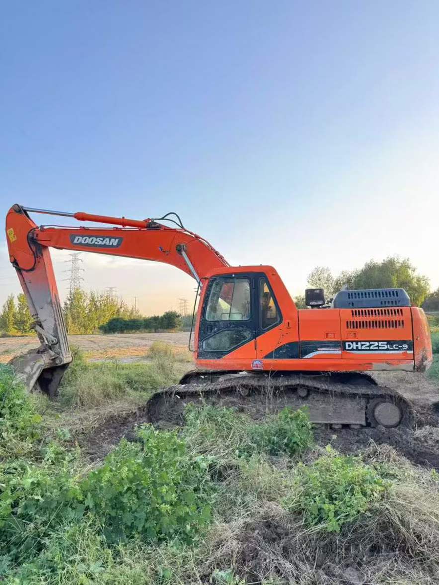Used Doosan S225 Excavator 2015 Model / 3