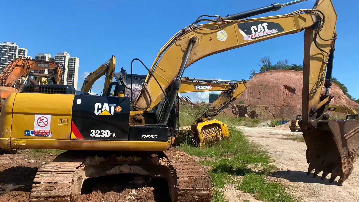 Used Caterpillar 323D2L Excavator 2014 Model