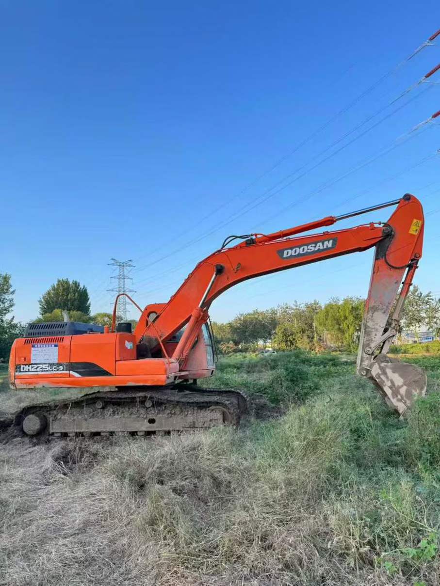 Used Doosan S225 Excavator 2015 Model / 9