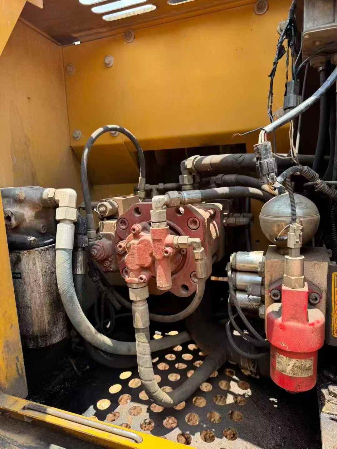 Used XCMG XE135B Excavator 2015 Model / 5