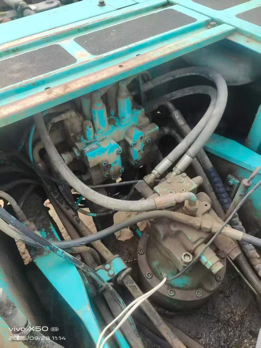 Used Kobelco SK200-6 Excavator 2016 Model / 6