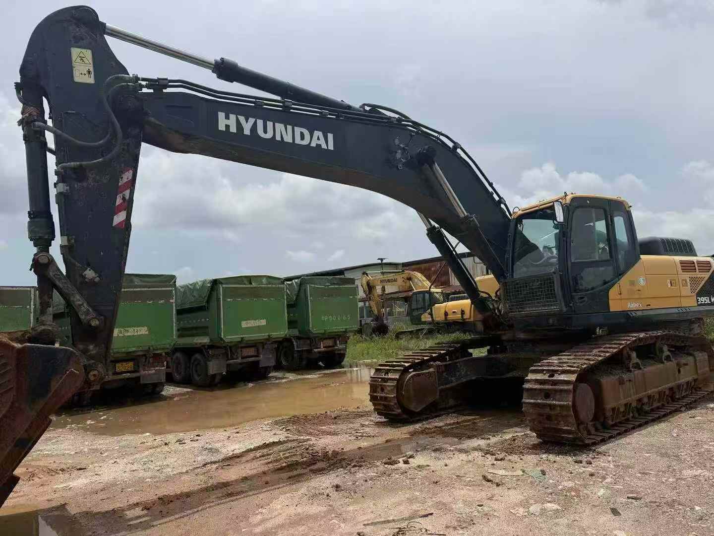 Used Hyundai R395LVS Excavator 2021 Model / 4