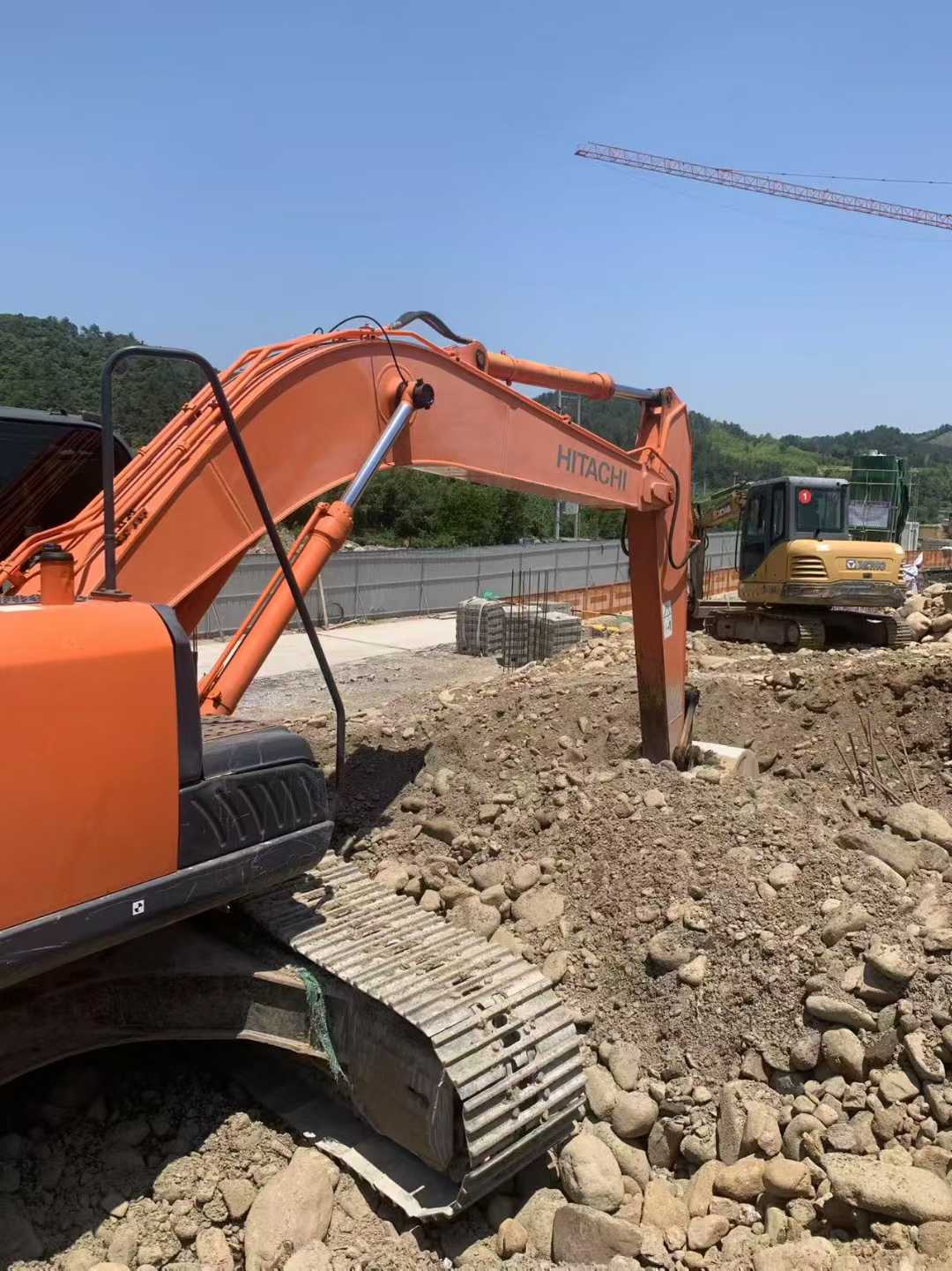 Used Hitachi ZAXIS200 Excavator 2014 Model