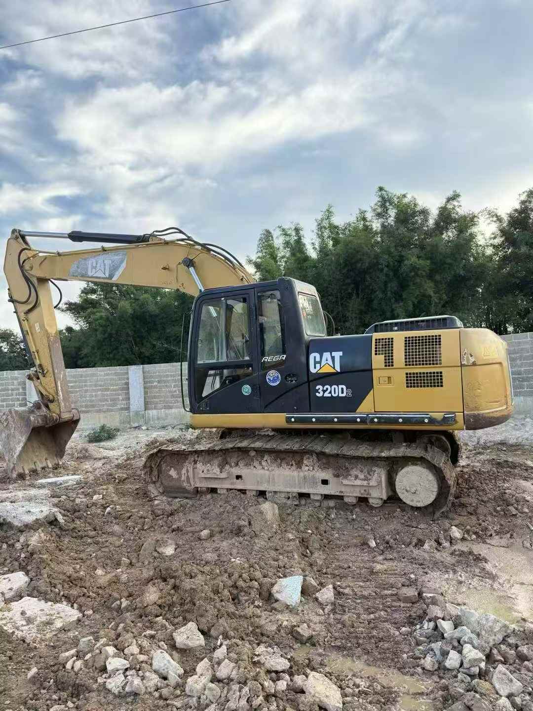 Used Caterpillar 320D Excavator 2016 Model / 3