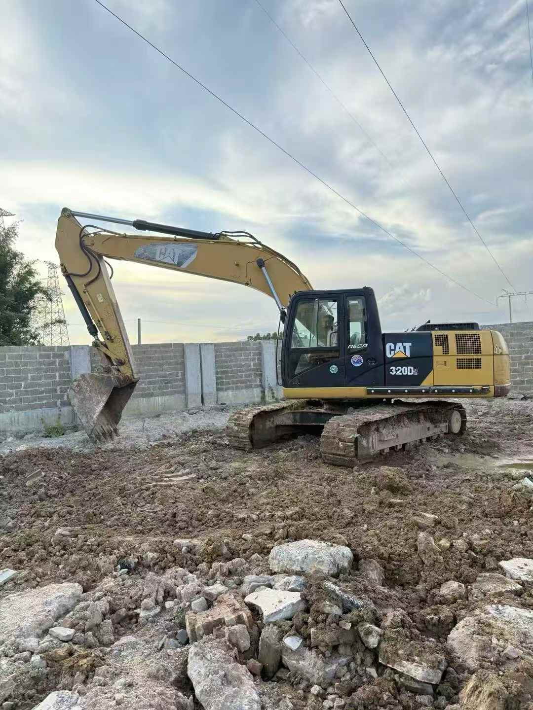 Used Caterpillar 320D Excavator 2016 Model / 4