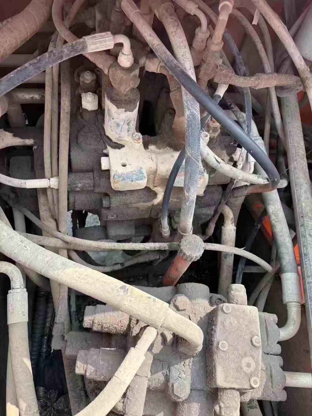 Used Doosan DH220-7 Excavator 2010 Model / 7