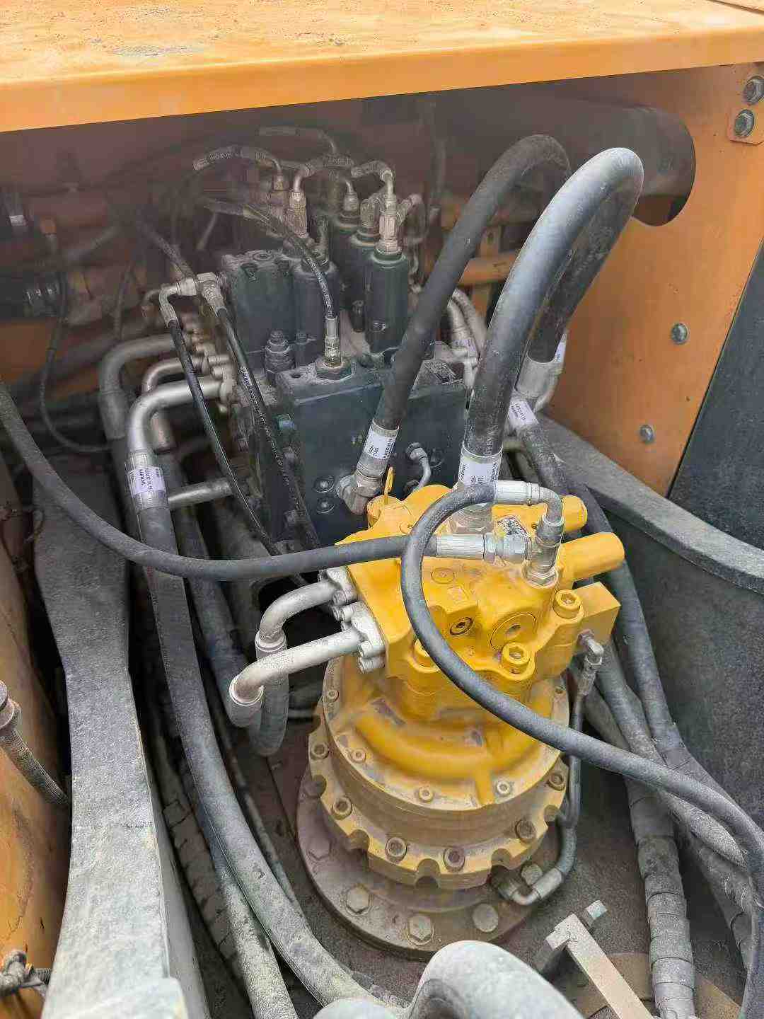 Used Hyundai R215VS Excavator 2022 Model / 4