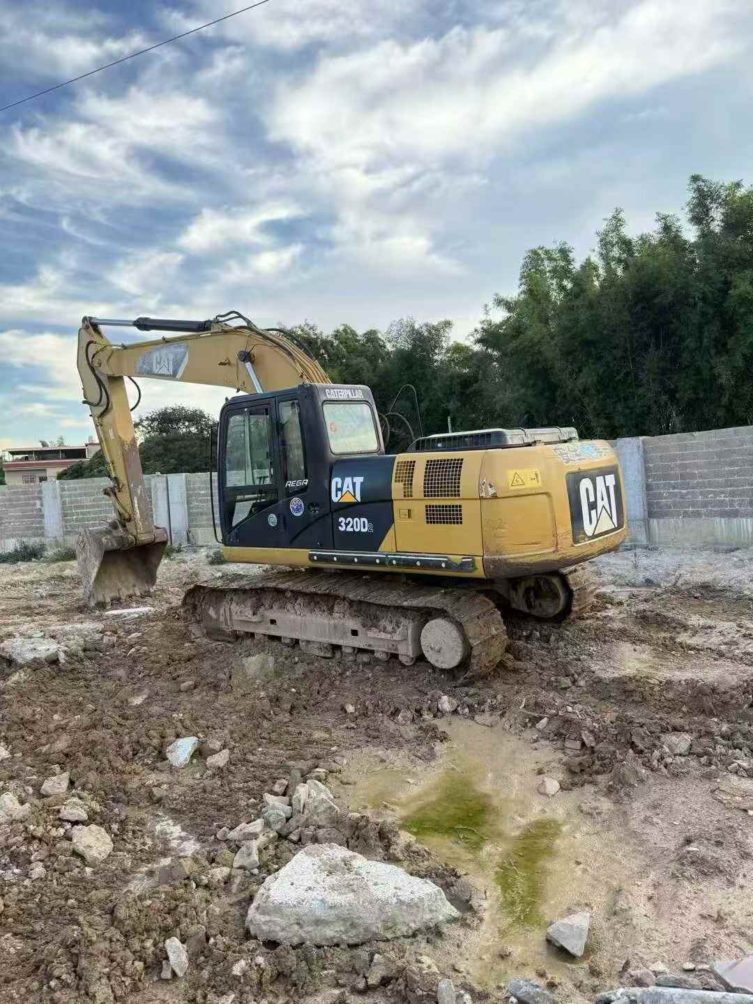 Used Caterpillar 320D Excavator 2016 Model / 2