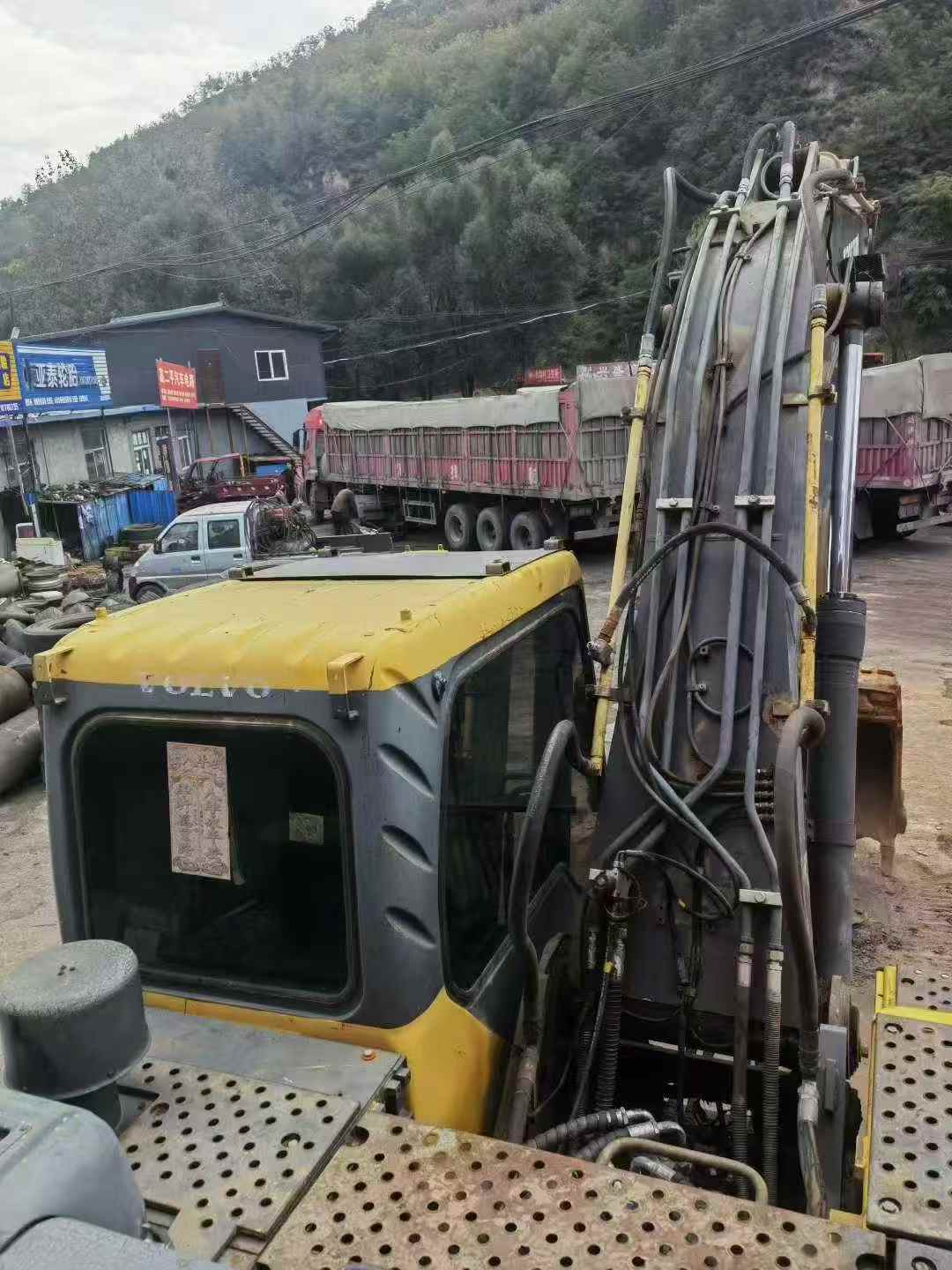 Used Volvo EW210C Excavator 2011 Model / 9