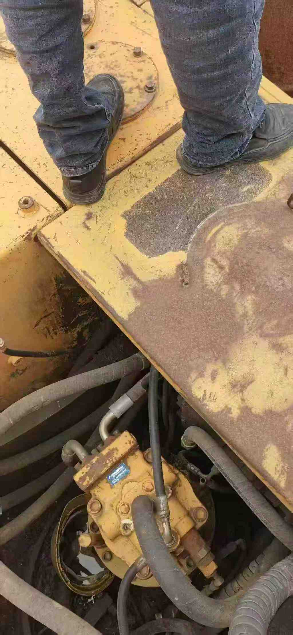 Used Hyundai R215-7 Excavator 2016 Model / 7