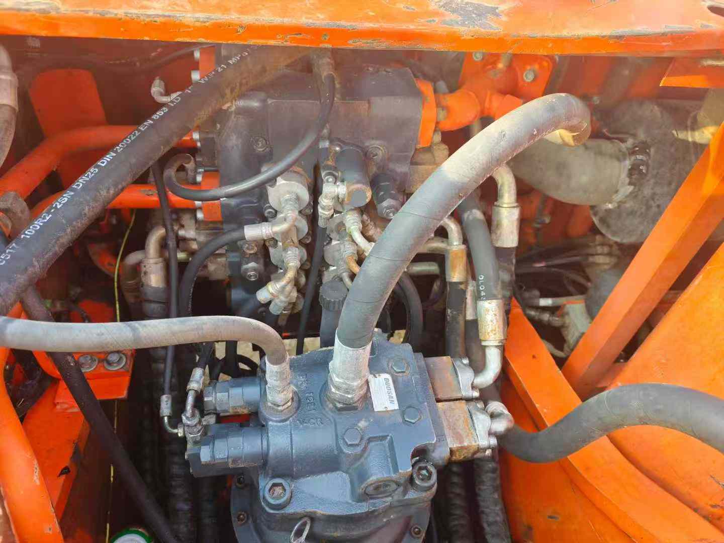 Used Doosan S225 Excavator 2012 Model / 3