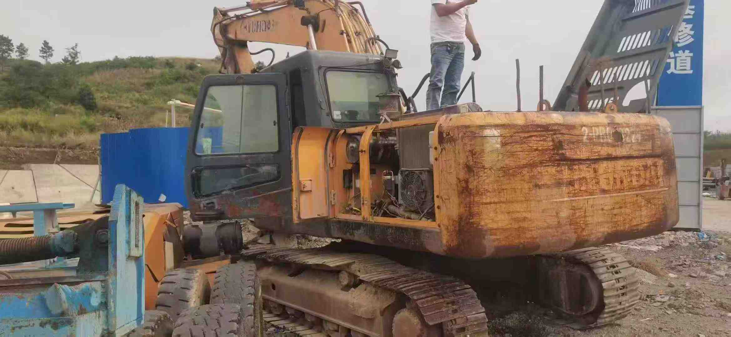 Used Hyundai R215-7 Excavator 2016 Model / 5