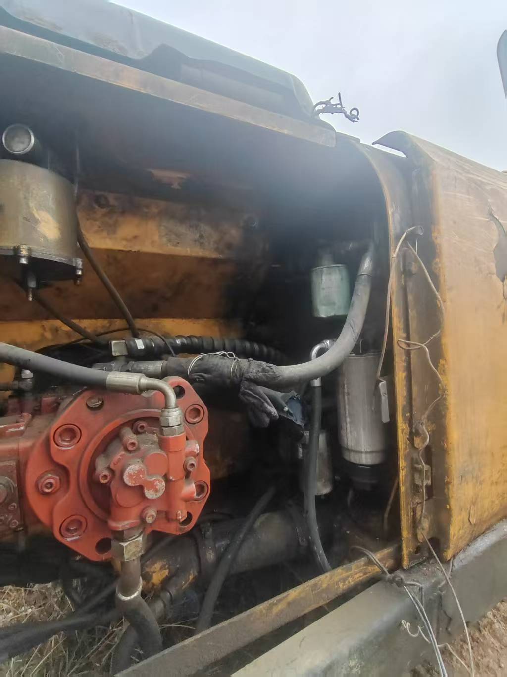 Used Hyundai R225-7 Excavator 2016 Model / 4