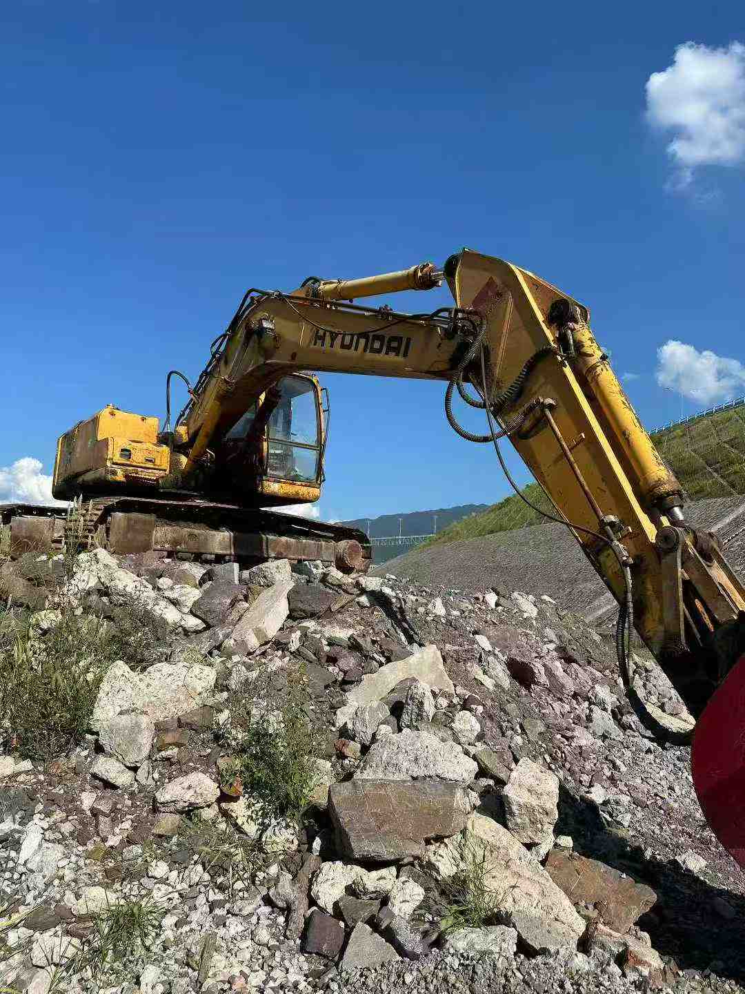 Used Hyundai R225-7 Excavator 2016 Model / 4