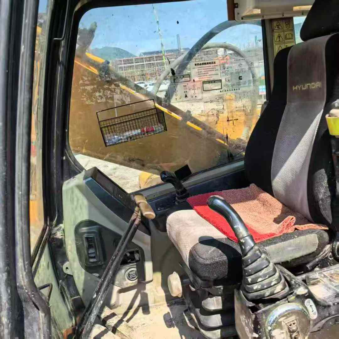 Used Hyundai R215-7 Excavator 2016 Model / 7