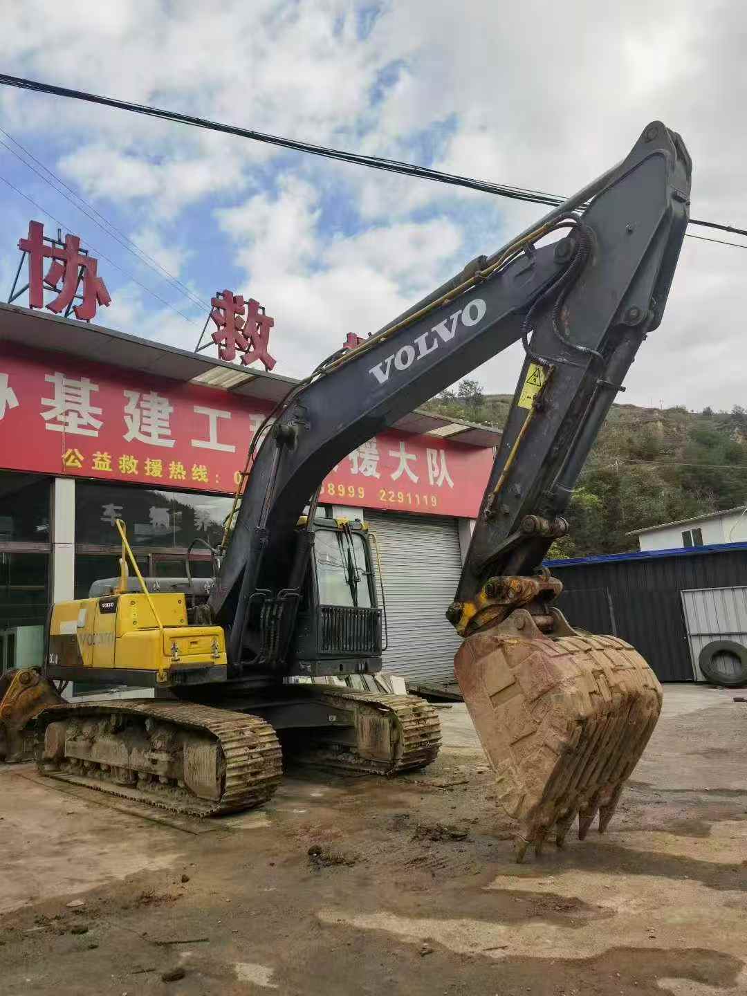 Used Volvo EW210C Excavator 2011 Model / 2