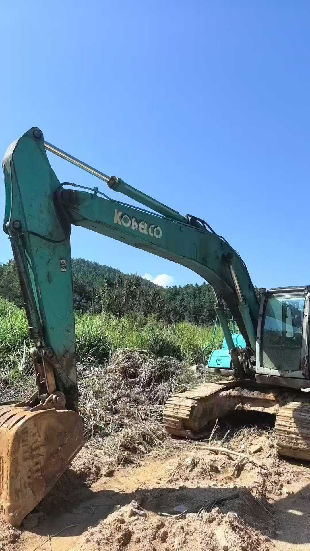 Used Kobelco SK200-6 Excavator 2016 Model / 2