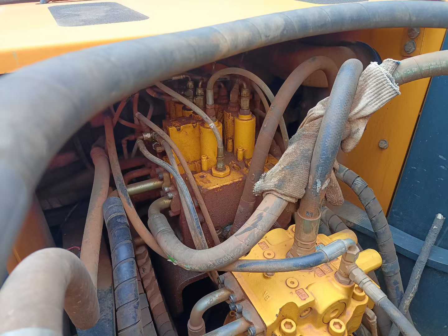 Used Hyundai R215VSN Excavator 2018 Model / 8