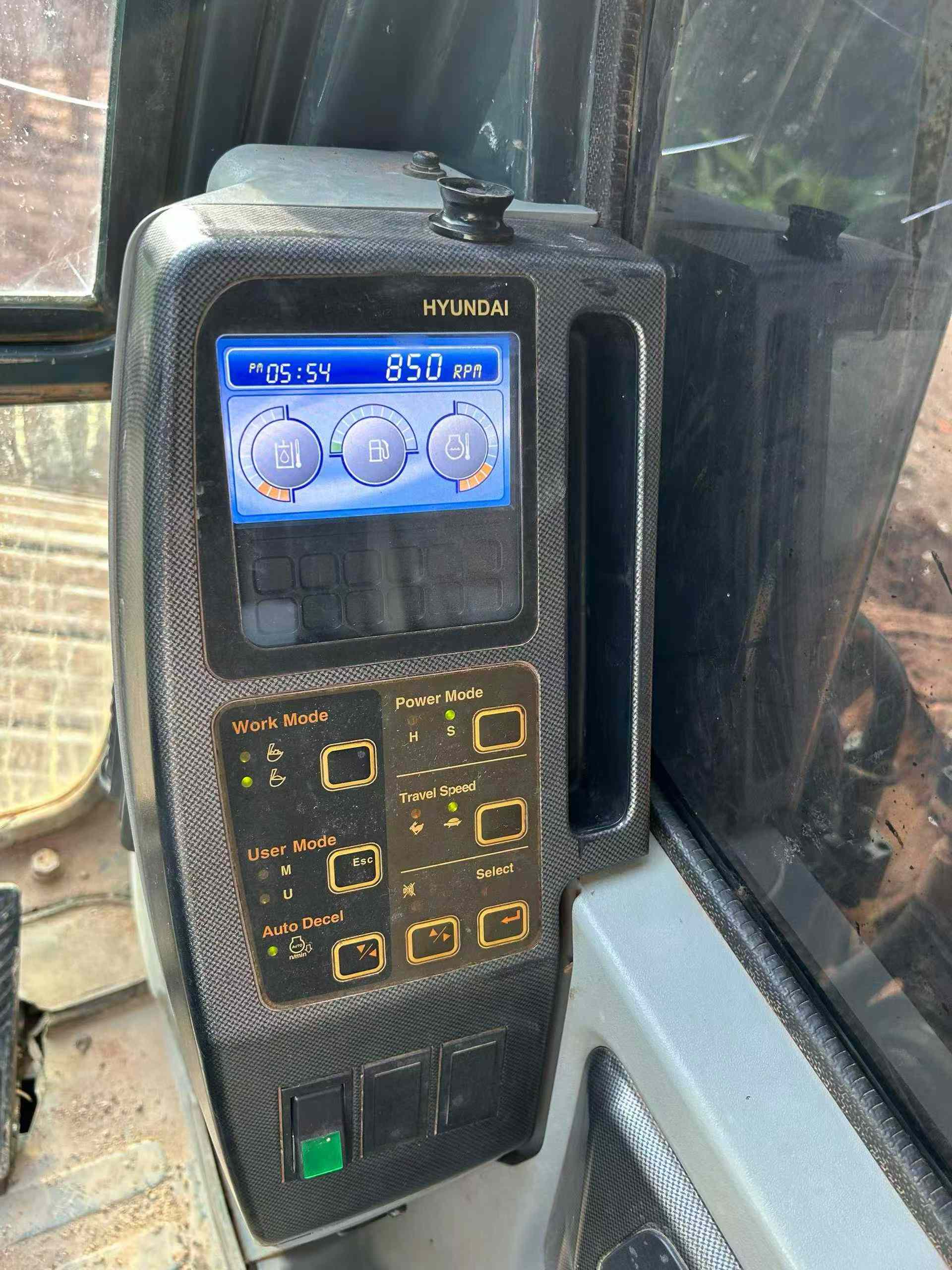 Used Hyundai R 60VS Excavator 2017 Model / 4