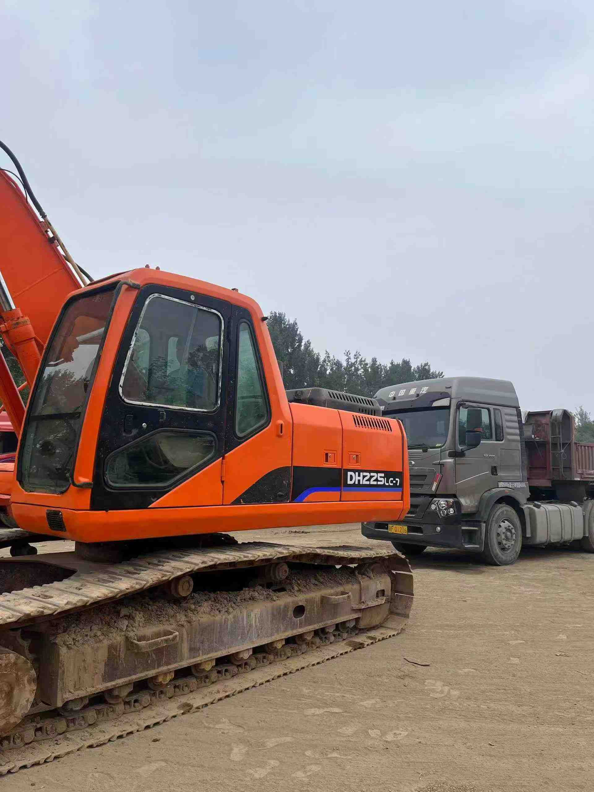 Used Doosan S225 Excavator 2016 Model / 3