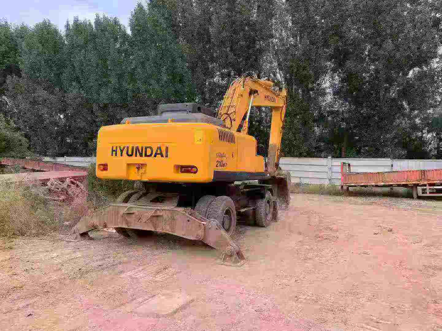Used Hyundai R210-7 Excavator 2013 Model / 3