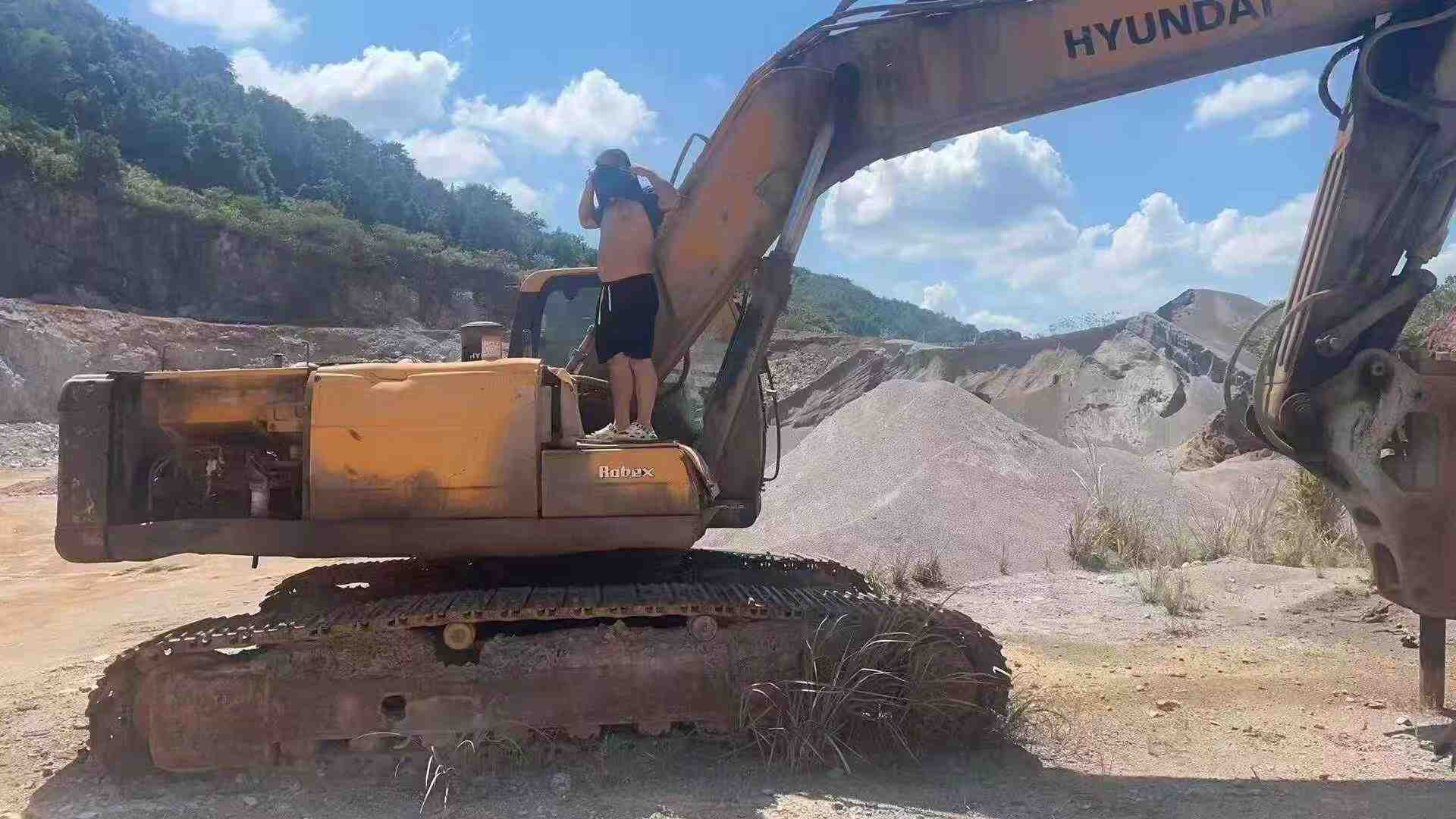 Used Hyundai HX75 Excavator 2016 Model / 8