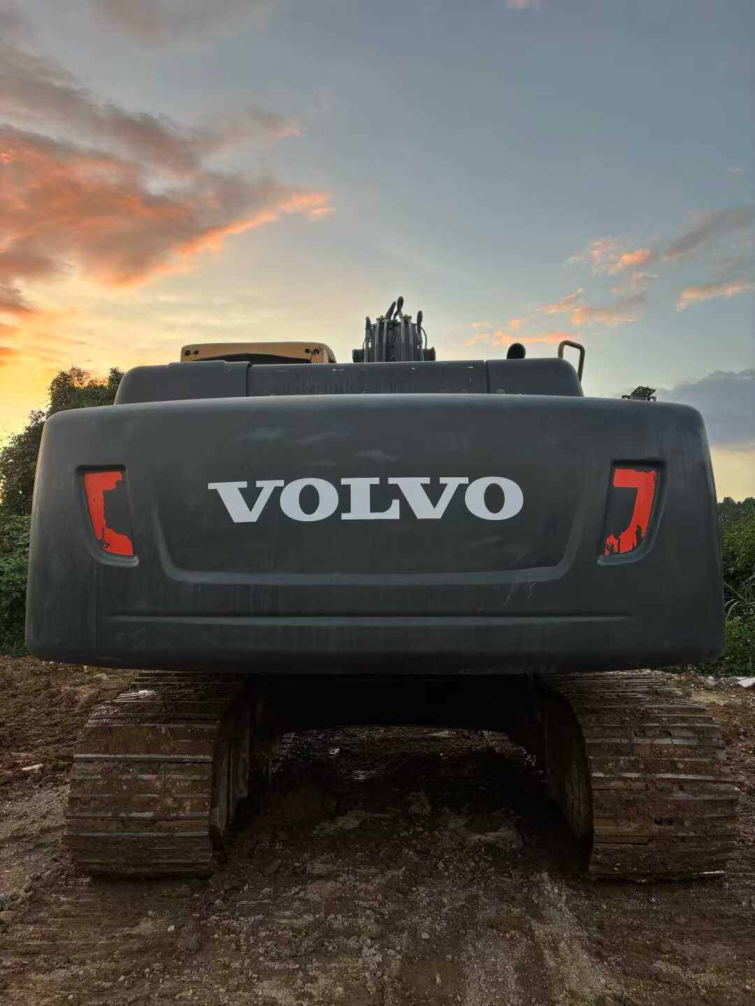 Used Volvo EW210C Excavator 2016 Model / 4