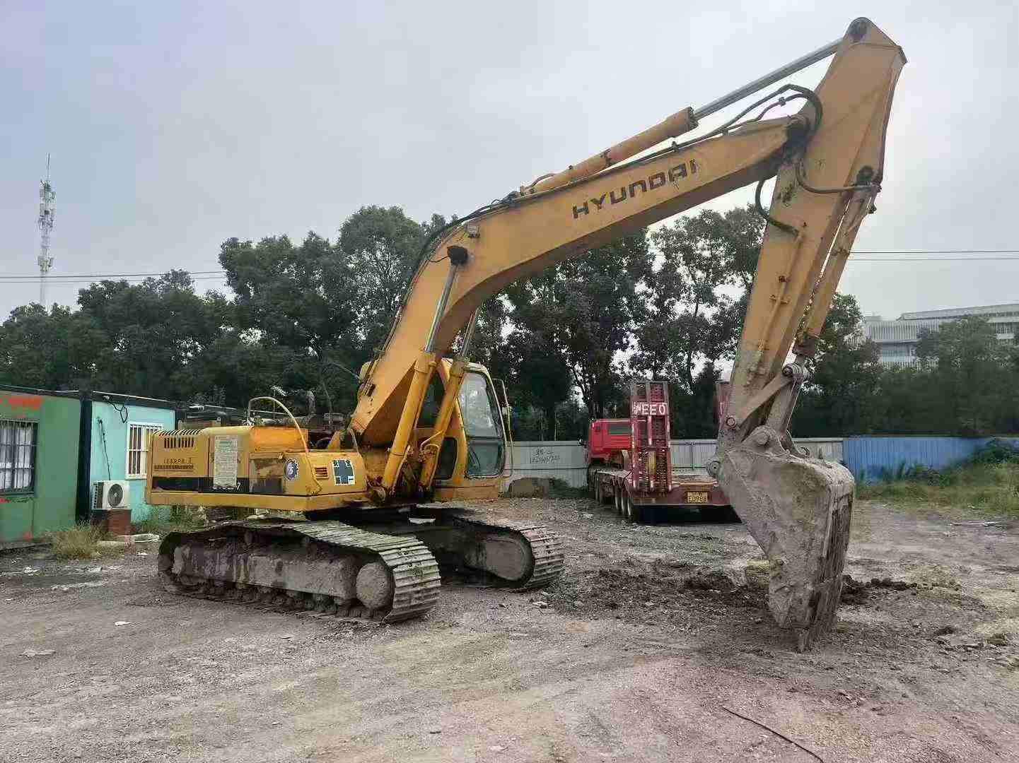 Used Hyundai R200-5D Excavator 2016 Model / 4