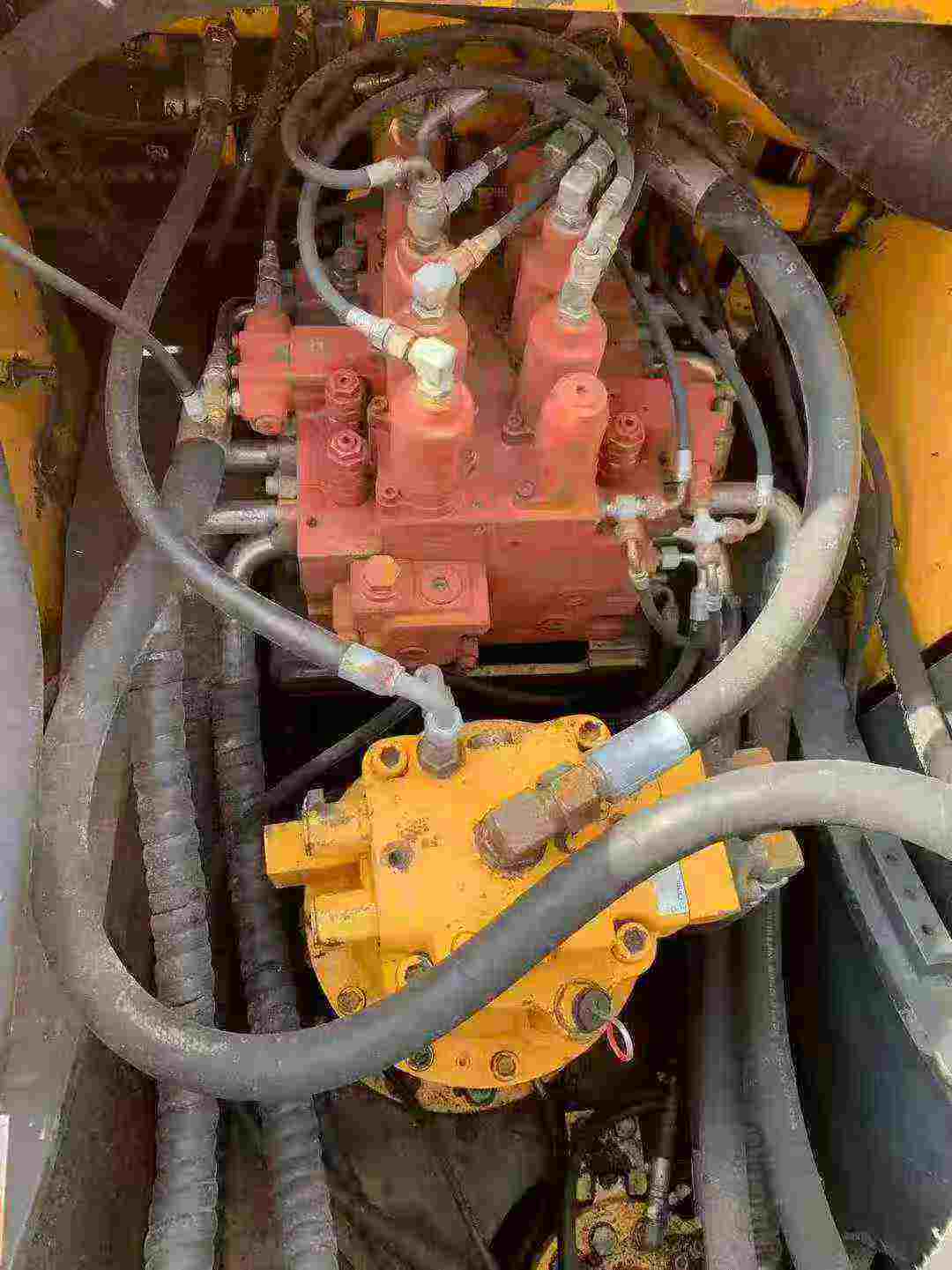 Used Hyundai R210-7 Excavator 2013 Model / 6