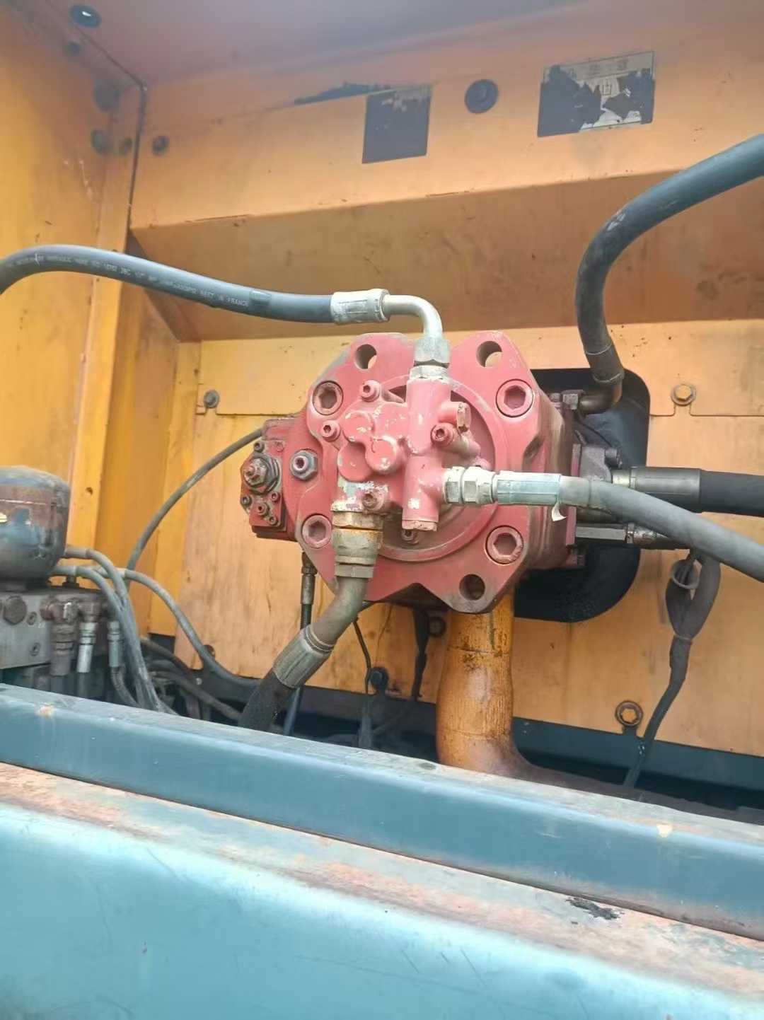 Used Hyundai R305LC-9T Excavator 2016 Model / 4