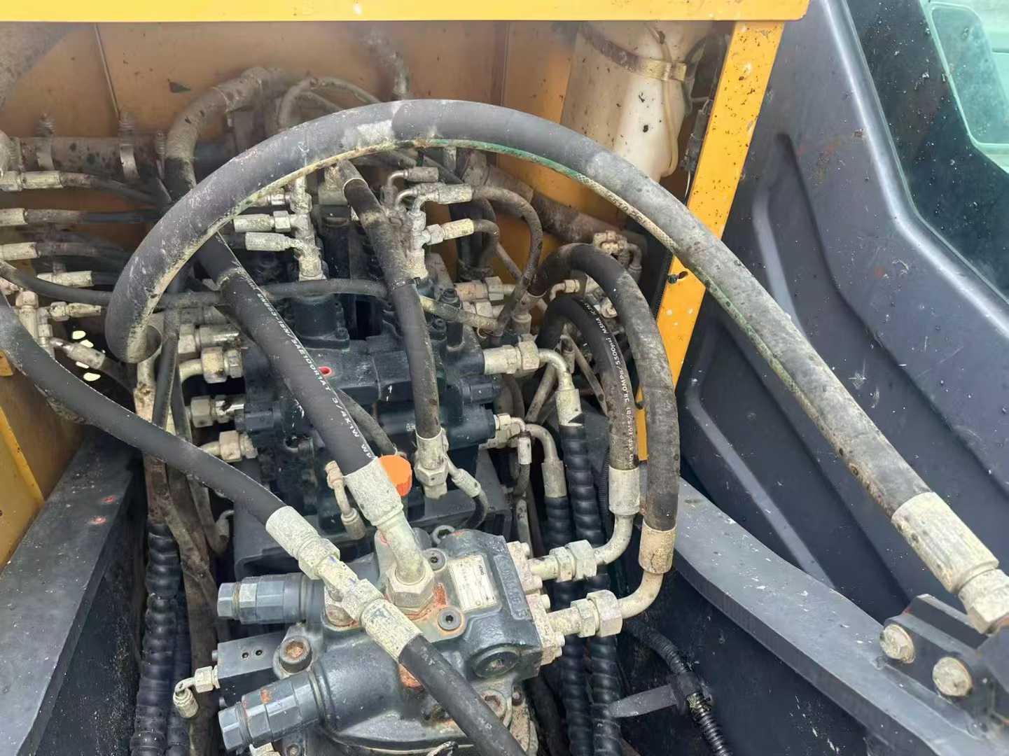 Used XCMG XE135D Excavator 2022 Model / 6