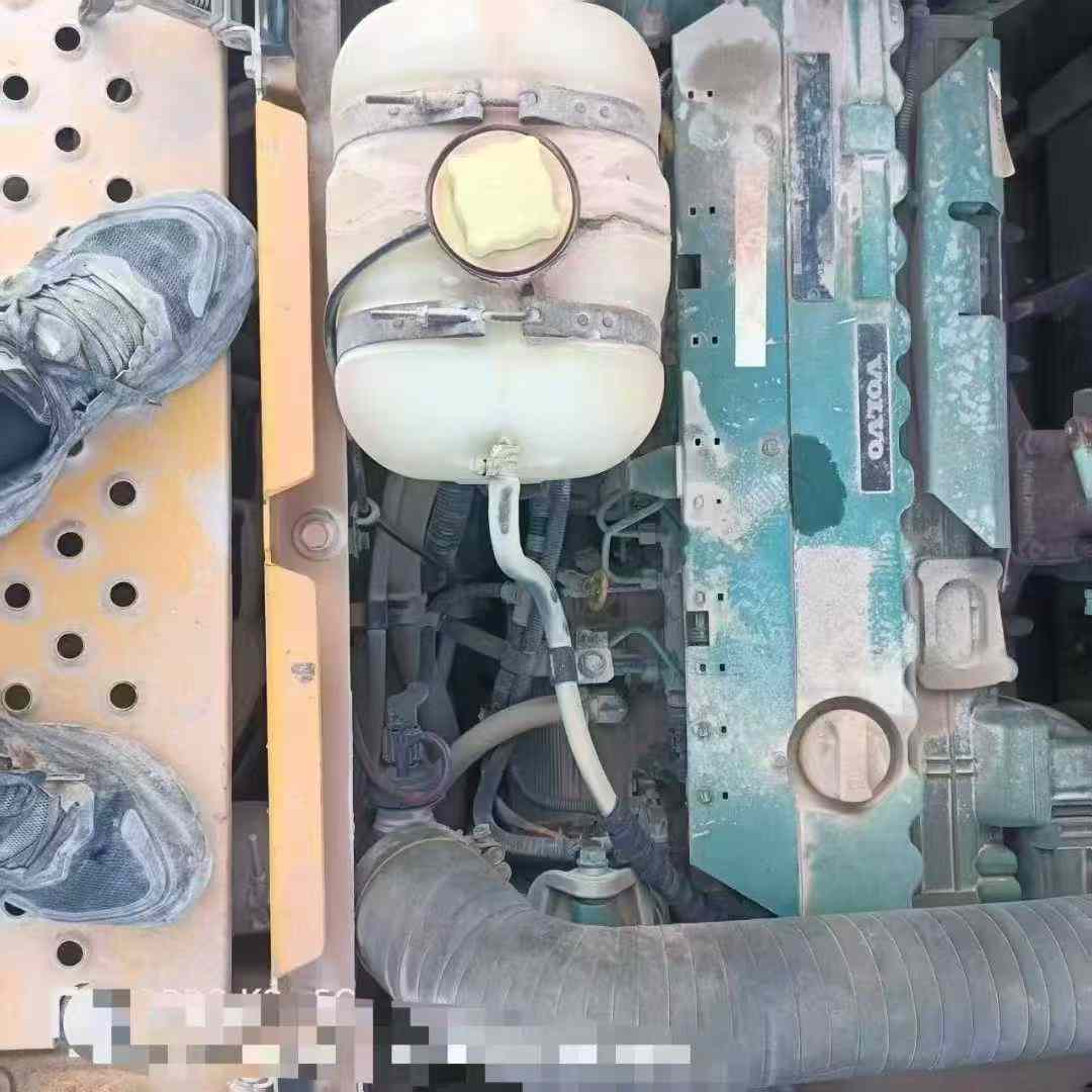 Used Volvo EW210C Excavator 2012 Model / 5