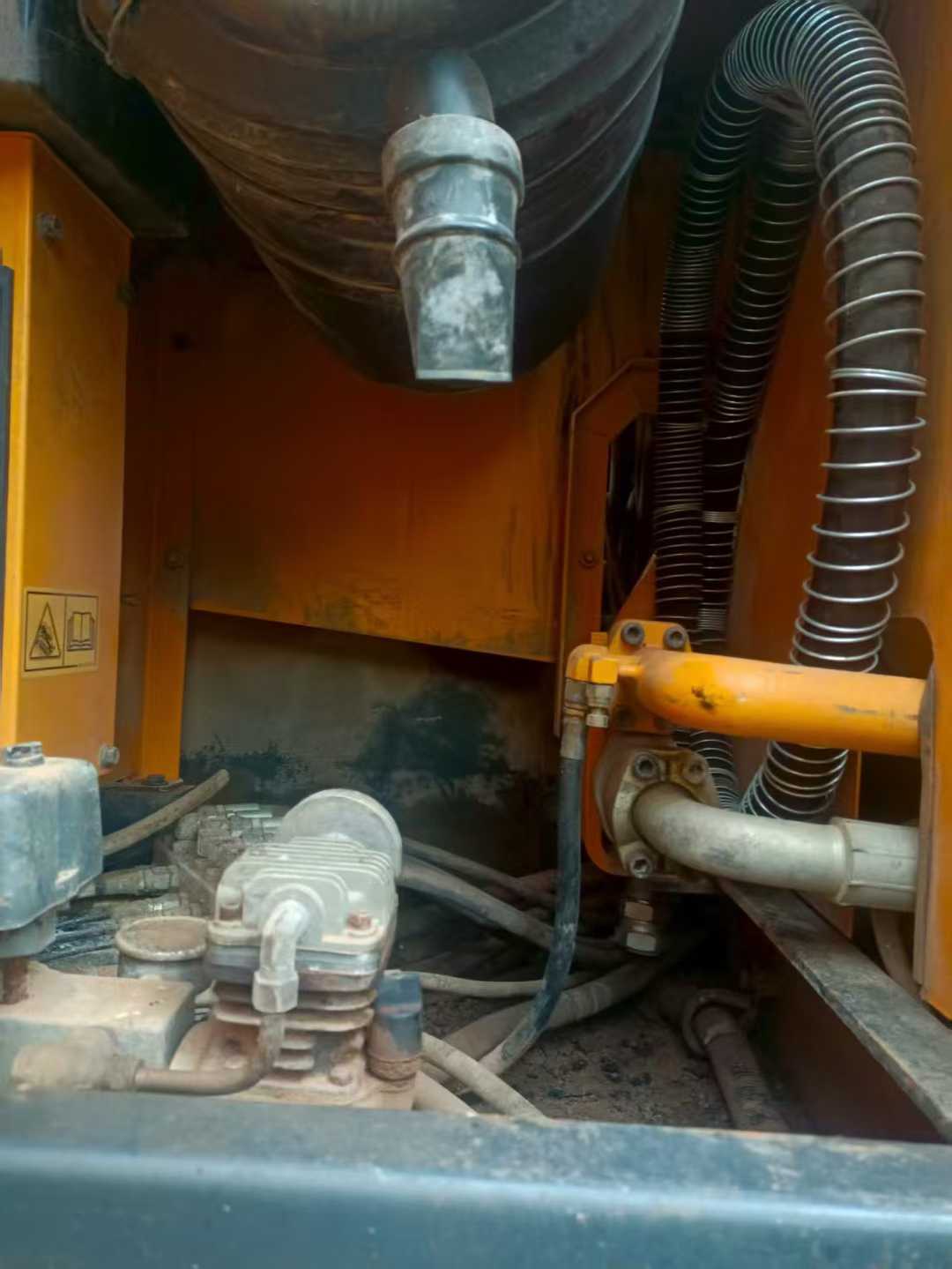 Used Hyundai R305LC-9T Excavator 2016 Model / 8