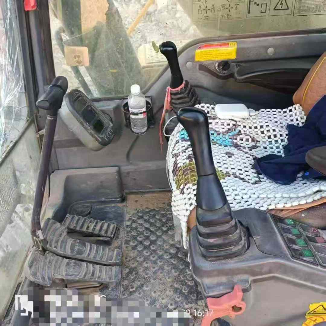 Used Volvo EW210C Excavator 2012 Model / 4