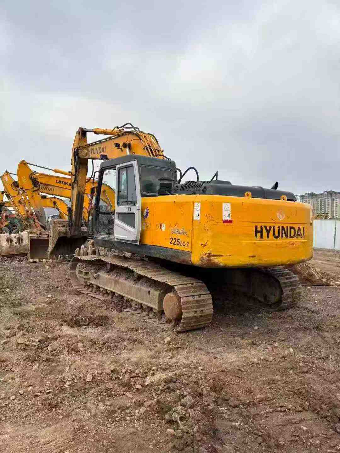 Used Hyundai R225-7 Excavator 2016 Model / 4