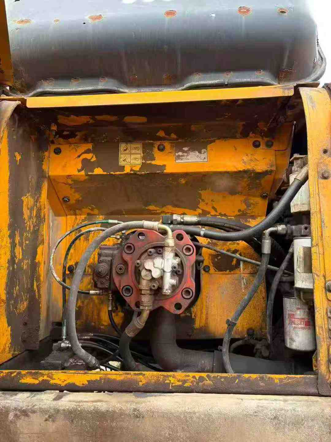 Used Hyundai R225-7 Excavator 2016 Model / 7