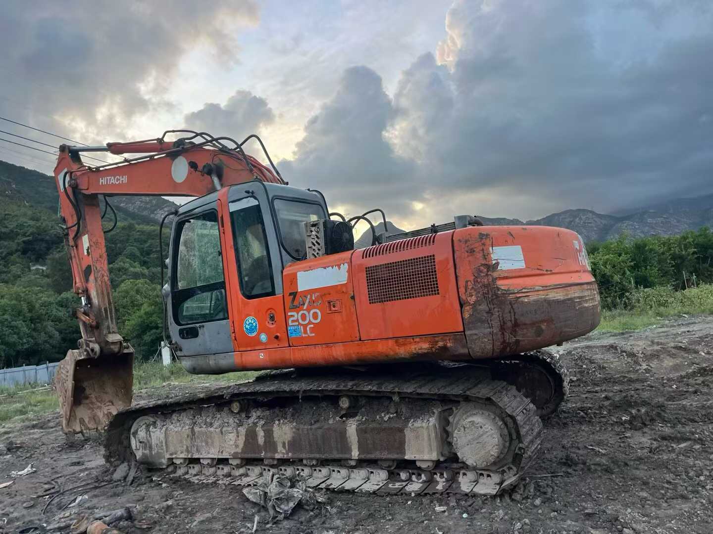 Used Hitachi ZAXIS200 Excavator 2016 Model