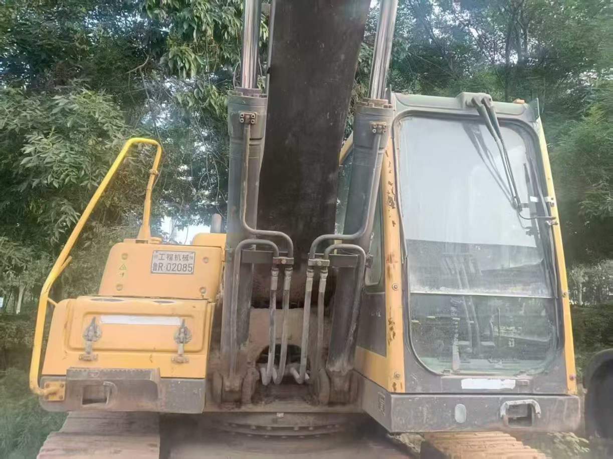 Used Volvo EW210C Excavator 2013 Model / 4